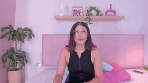 Snapshot of cristalfoxy_ chatting on 09-19-25, 12:06 cristalfoxy_ online show from 09-19-25, 12:06