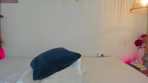 Snapshot of cristalfoxy_ chatting on 11-22-25, 07:35 cristalfoxy_ online show from 11-22-25, 07:35