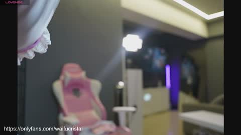 Snapshot of cristalhill chatting on 11-02-25, 11:29 Laura online show from 11-02-25, 11:29