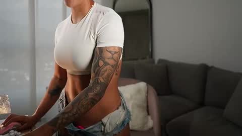 Snapshot of cristalhill chatting on 03-02-26, 04:58 Laura online show from 03-02-26, 04:58