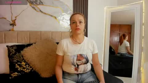 Snapshot of cristalwalker__ chatting on 07-01-26, 11:23 cristal walker online show from 07-01-26, 11:23
