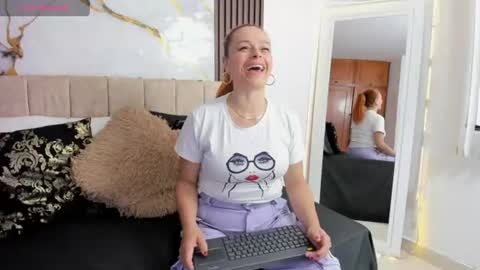 Snapshot of cristalwalker__ chatting on 07-09-26, 11:36 cristal walker online show from 07-09-26, 11:36