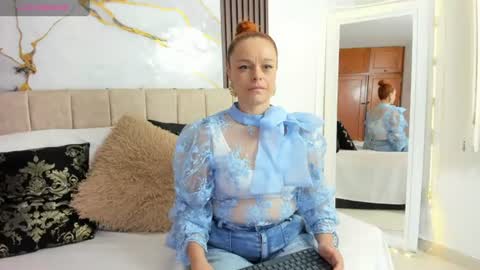 Snapshot of cristalwalker__ chatting on 07-25-26, 11:19 cristal walker online show from 07-25-26, 11:19