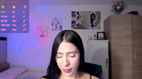 Snapshot of cristamunez chatting on 01-18-26, 11:19 veronika online show from 01-18-26, 11:19