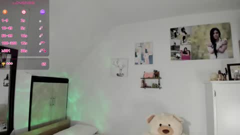 Snapshot of cristamunez chatting on 02-05-26, 03:33 veronika online show from 02-05-26, 03:33