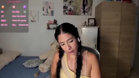 Snapshot of cristamunez chatting on 02-21-26, 02:45 veronika online show from 02-21-26, 02:45