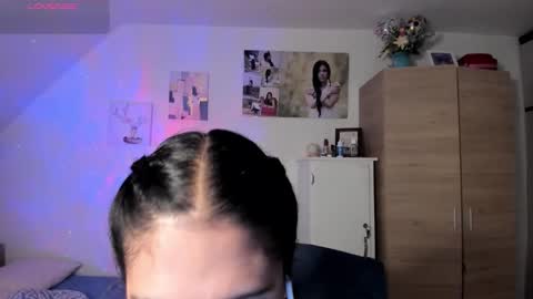 Snapshot of cristamunez chatting on 02-25-26, 03:05 veronika online show from 02-25-26, 03:05