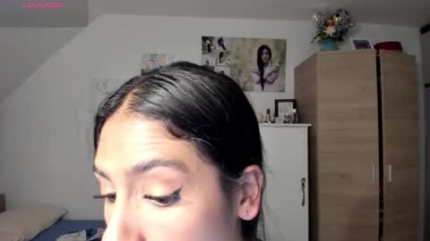 Snapshot of cristamunez chatting on 03-03-26, 02:39 veronika online show from 03-03-26, 02:39