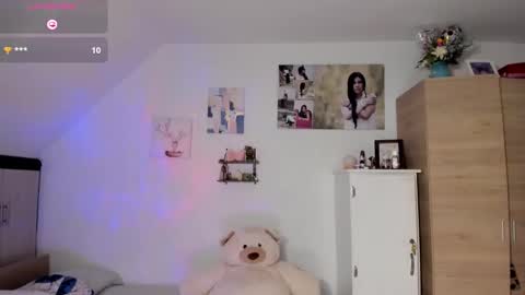 Snapshot of cristamunez chatting on 03-07-26, 03:36 veronika online show from 03-07-26, 03:36