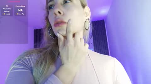 This blondie girl  is waiting for someone very horny to get some fun online show from 03-06-26, 05:53