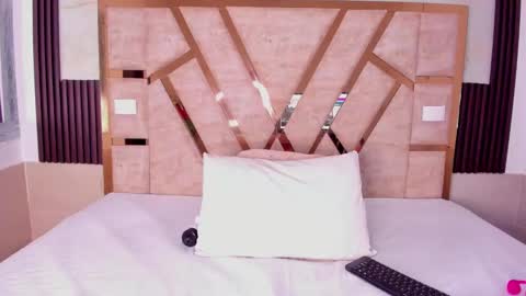 Snapshot of cristhinbrown chatting on 09-17-25, 07:04 cristin online show from 09-17-25, 07:04