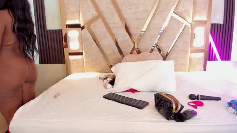 Snapshot of cristhinbrown chatting on 10-22-25, 07:13 cristin online show from 10-22-25, 07:13