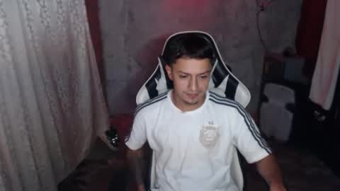 Snapshot of cristian_torres10 chatting on 01-18-26, 05:44 Cristian online show from 01-18-26, 05:44