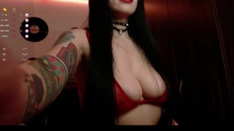 Snapshot of cristin_moon chatting on 12-27-24, 11:10 Christina online show from 12-27-24, 11:10