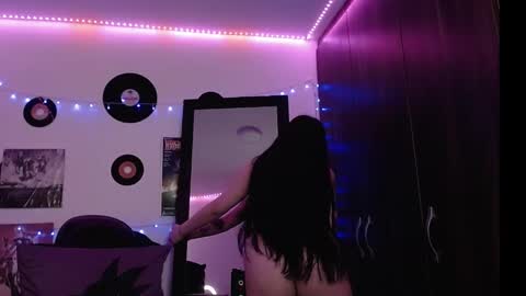 Snapshot of cristin_moon chatting on 03-04-25, 05:45 Christina online show from 03-04-25, 05:45
