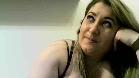 cristina20021991 online show from 01-06-25, 09:54