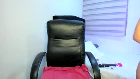 Snapshot of cristinalaurent2 chatting on 12-21-24, 11:56 Cristina Laurent online show from 12-21-24, 11:56