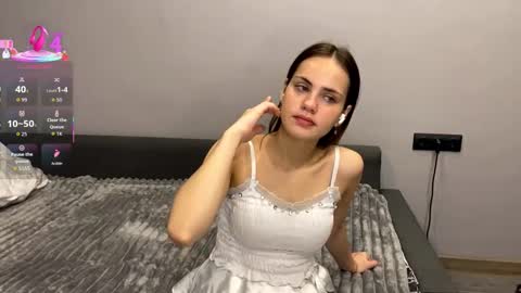 Snapshot of cristinevaissiere chatting on 09-20-25, 04:08 Anne online show from 09-20-25, 04:08