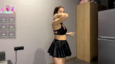 Snapshot of cristinevaissiere chatting on 10-01-25, 04:13 Anne online show from 10-01-25, 04:13