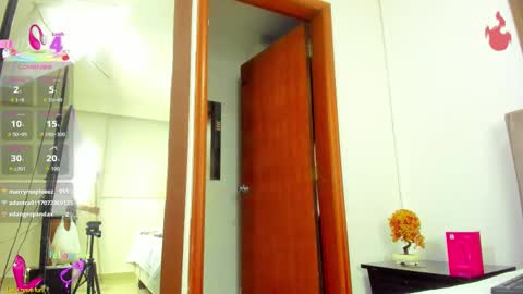 Cristina online show from 11-25-25, 10:48