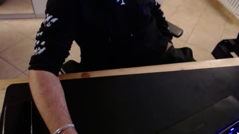 crocken_bisc online show from 12-19-25, 08:49