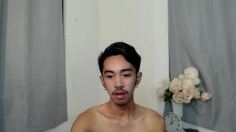 Snapshot of crocodale chatting on 10-11-25, 10:36 crocodale online show from 10-11-25, 10:36