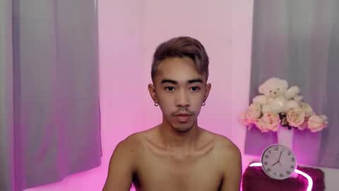 Snapshot of crocodale chatting on 10-19-25, 04:35 crocodale online show from 10-19-25, 04:35