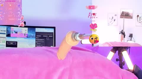 Snapshot of cruella_92 chatting on 01-15-25, 09:41 Mia online show from 01-15-25, 09:41