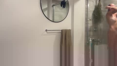 Snapshot of cruellacuck chatting on 11-11-25, 09:15 CruellaCuck online show from 11-11-25, 09:15