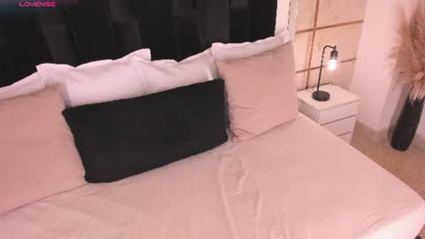 Snapshot of crysta_lrose_ chatting on 06-27-26, 03:44 Crystal Rose online show from 06-27-26, 03:44