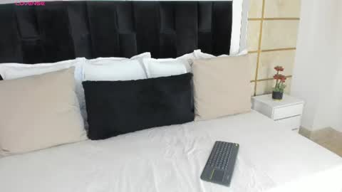 Snapshot of crysta_lrose_ chatting on 07-22-26, 03:31 Crystal Rose online show from 07-22-26, 03:31