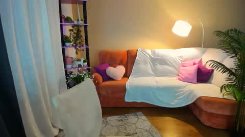 Snapshot of crystaalstaar chatting on 09-20-25, 07:15 Anna online show from 09-20-25, 07:15