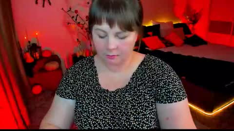 Snapshot of crystaalstaar chatting on 10-28-25, 09:17 Anna online show from 10-28-25, 09:17