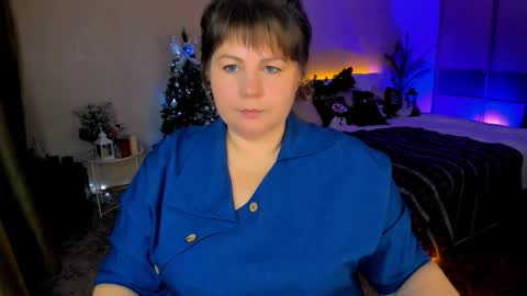 Snapshot of crystaalstaar chatting on 12-17-25, 12:00 Anna online show from 12-17-25, 12:00