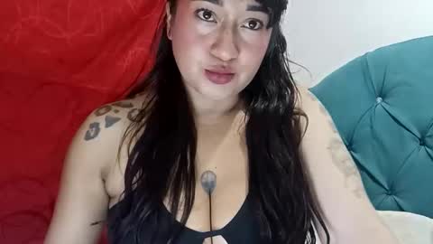 Snapshot of crystal_669 chatting on 12-18-25, 04:07 carol online show from 12-18-25, 04:07