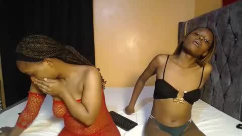 Snapshot of crystal_erica chatting on 10-16-25, 05:08 erica and Hami online show from 10-16-25, 05:08