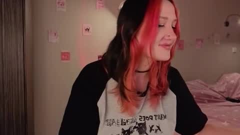 Snapshot of crystalblaze_ chatting on 09-21-25, 07:48 Grace online show from 09-21-25, 07:48