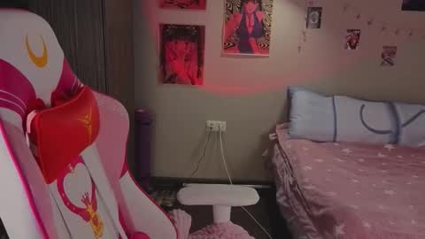 Snapshot of crystalblaze_ chatting on 11-14-25, 08:51 Grace online show from 11-14-25, 08:51