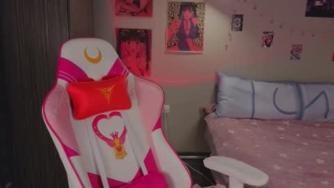 Snapshot of crystalblaze_ chatting on 11-19-25, 08:42 Grace online show from 11-19-25, 08:42