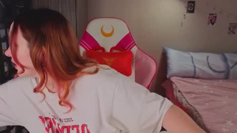 Snapshot of crystalblaze_ chatting on 12-17-25, 08:48 Grace online show from 12-17-25, 08:48