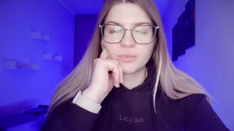 crystalblush01 online show from 04-28-26, 10:20