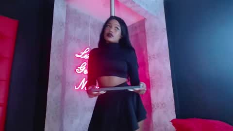 Snapshot of crystalbrooke3x chatting on 11-28-25, 10:56 Crystal online show from 11-28-25, 10:56