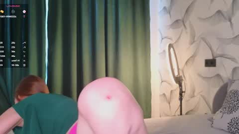 Snapshot of crystaldiva01 chatting on 07-27-26, 10:33 Diva online show from 07-27-26, 10:33