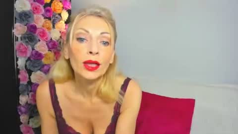 Crsyatal online show from 12-17-25, 04:24