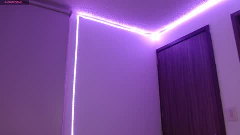 Snapshot of crystalitesq chatting on 01-11-25, 03:23 Olivia online show from 01-11-25, 03:23