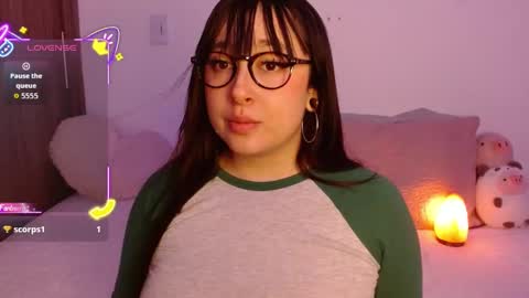 Snapshot of crystalitesq chatting on 09-13-25, 02:00 Olivia online show from 09-13-25, 02:00