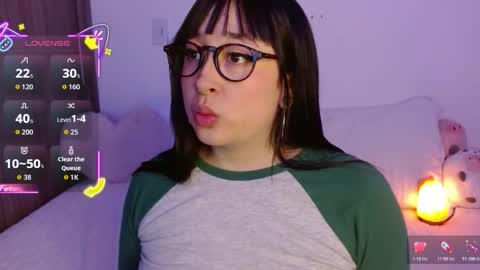 Snapshot of crystalitesq chatting on 10-24-25, 12:52 Olivia online show from 10-24-25, 12:52