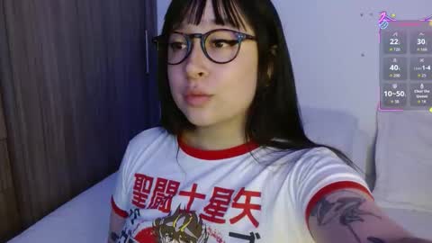 Snapshot of crystalitesq chatting on 10-30-25, 01:07 Olivia online show from 10-30-25, 01:07