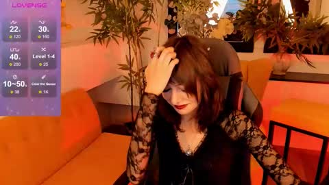 Snapshot of crystallbloom chatting on 09-12-25, 01:33 crystallbloom online show from 09-12-25, 01:33