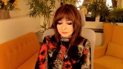 Snapshot of crystallbloom chatting on 09-18-25, 01:40 crystallbloom online show from 09-18-25, 01:40